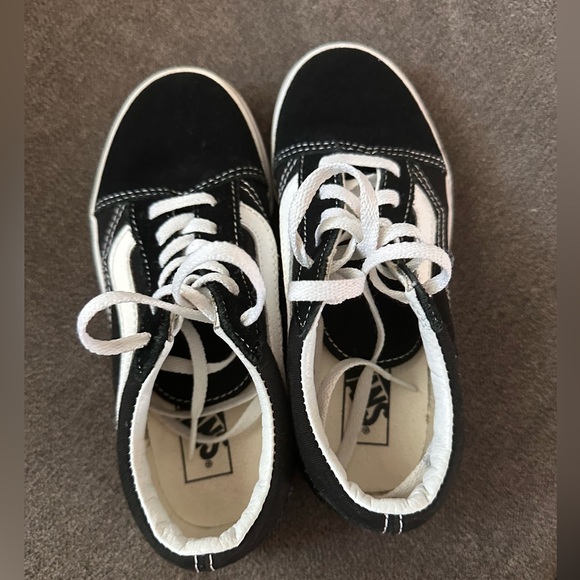 Girls vans size 1 US. Black and white. Worn once. - Picture 4 of 10